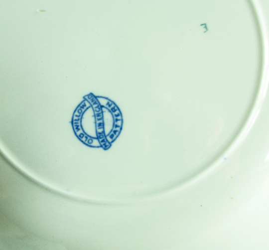 Blue and White Transferware 'Old Willow Pattern' 17cm Side Plates (6)