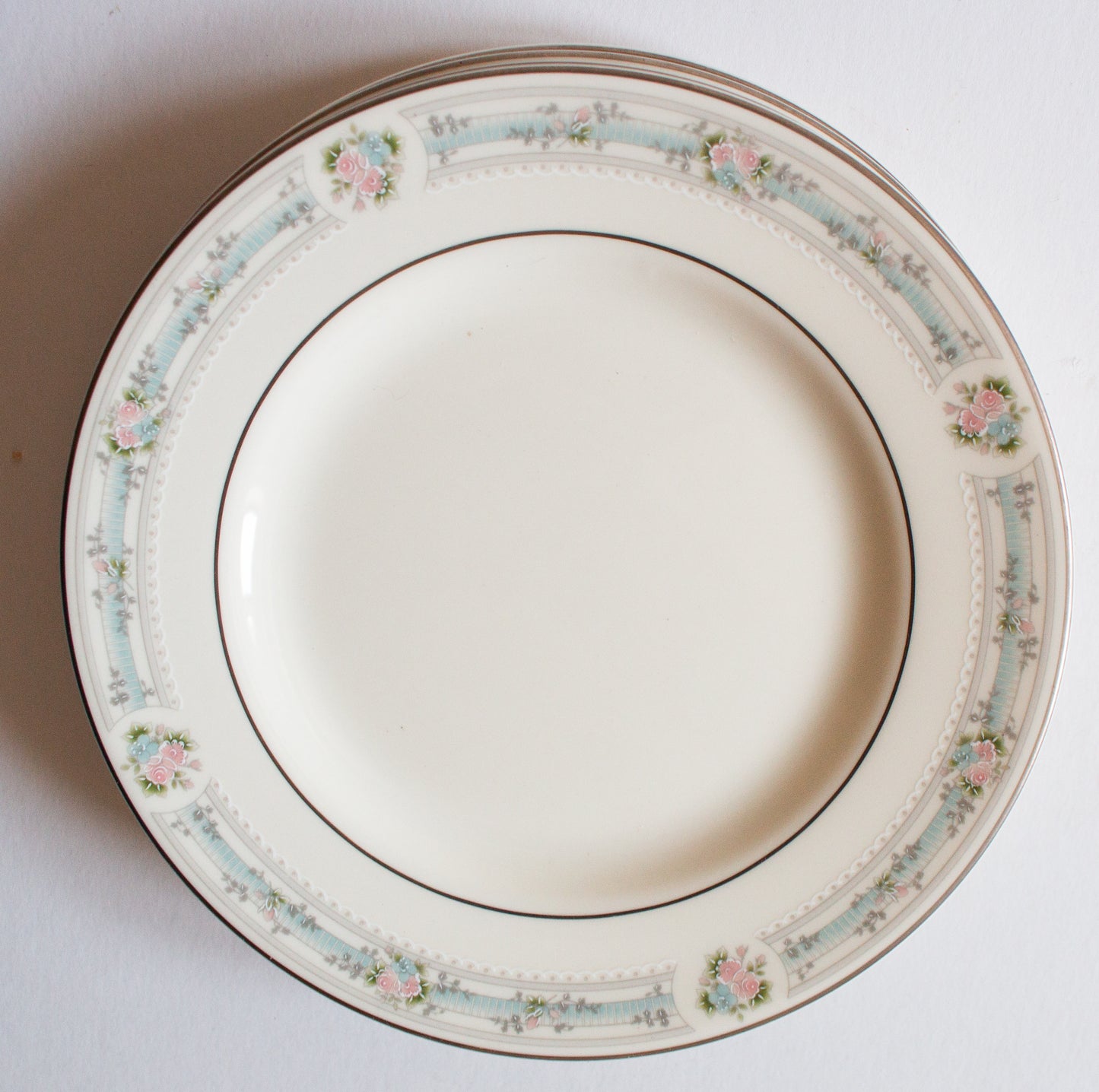 Royal Doulton 'Angelica' Pattern 6.5" Dinner Plates (4)