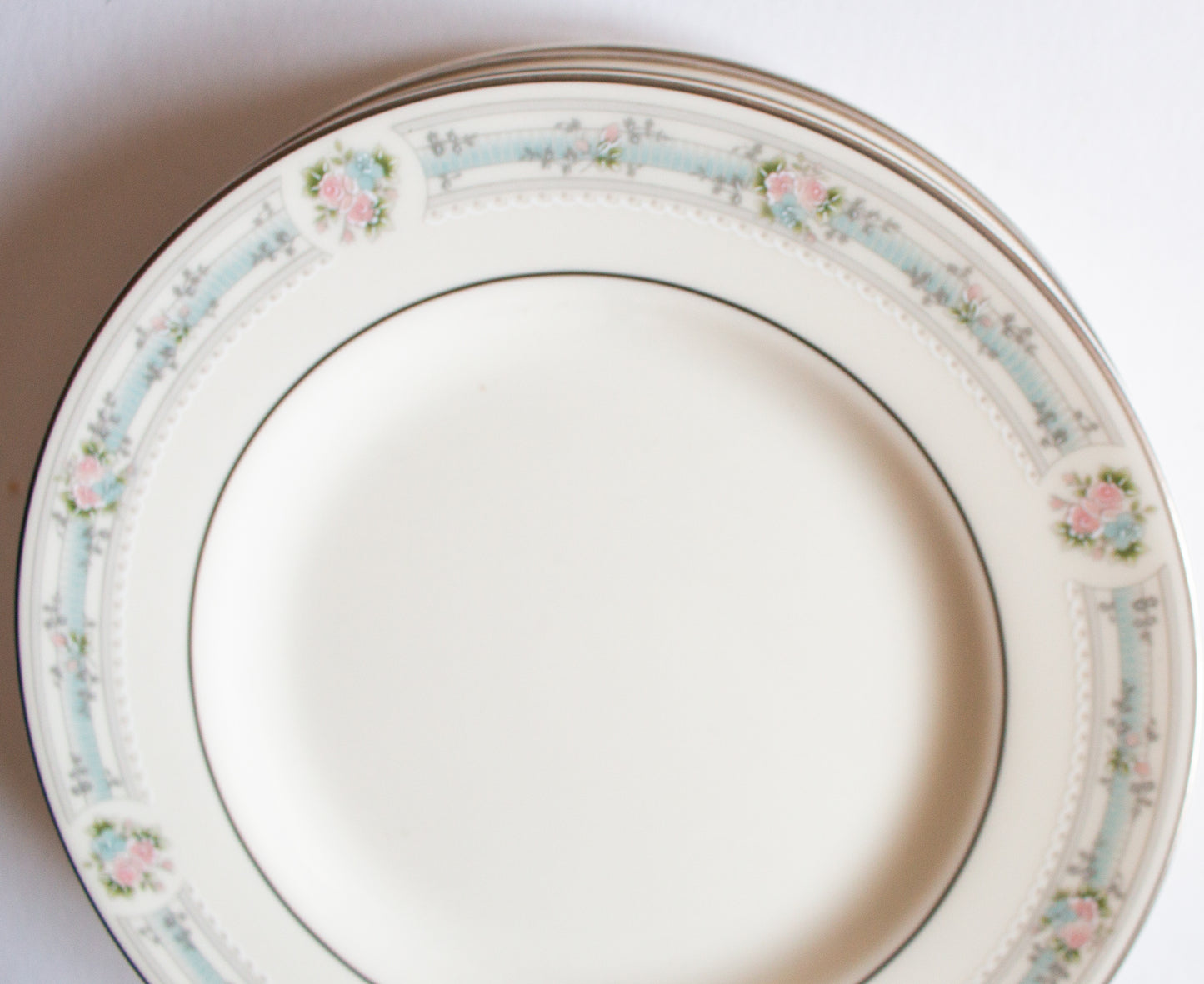 Royal Doulton 'Angelica' Pattern 6.5" Dinner Plates (4)