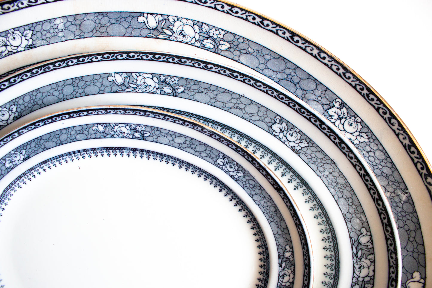 Losol Ware 'Ormonde' Pattern Blue and White Oval Graduated Serving Plates (3)