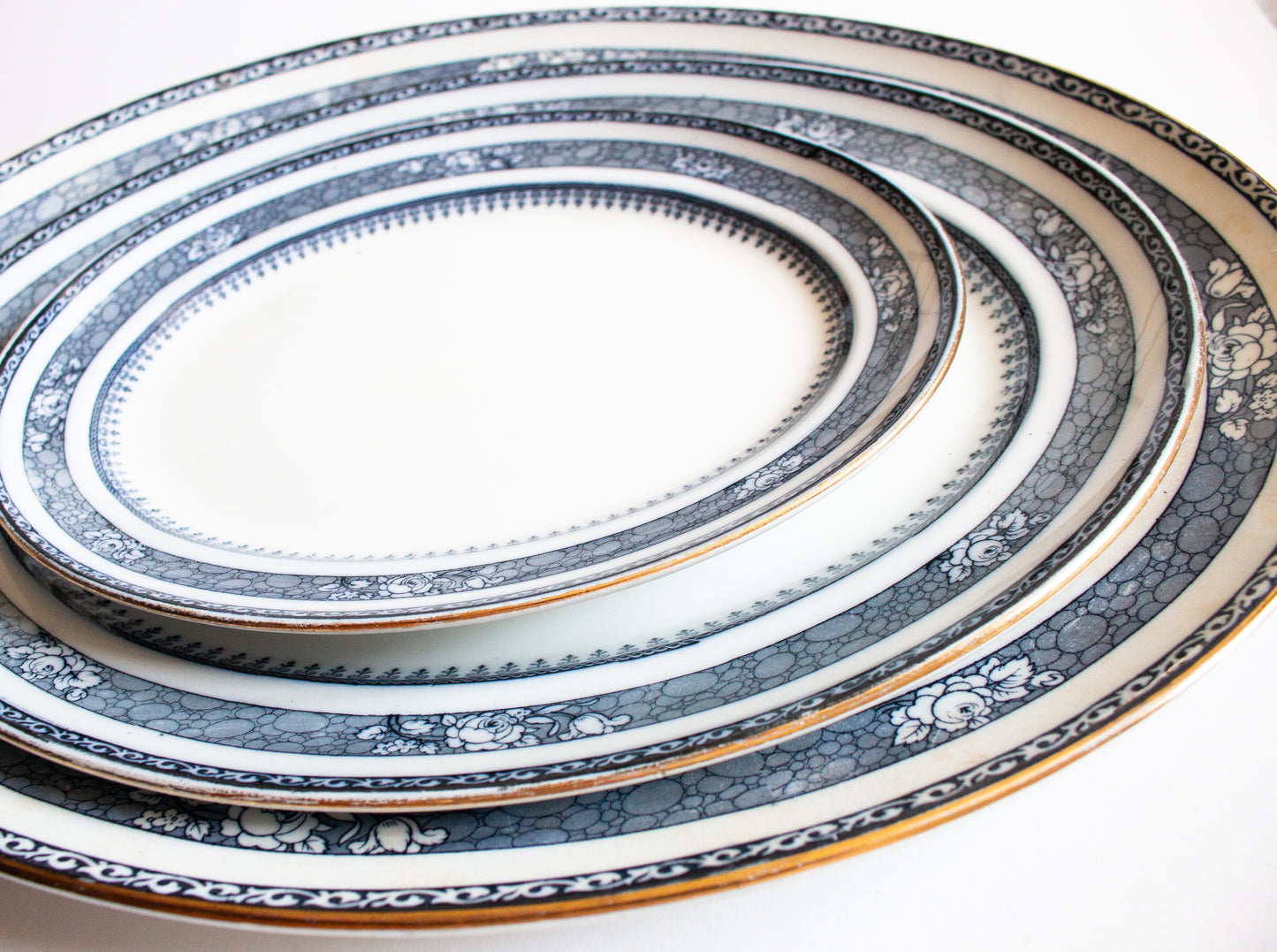 Losol Ware 'Ormonde' Pattern Blue and White Oval Graduated Serving Plates (3)