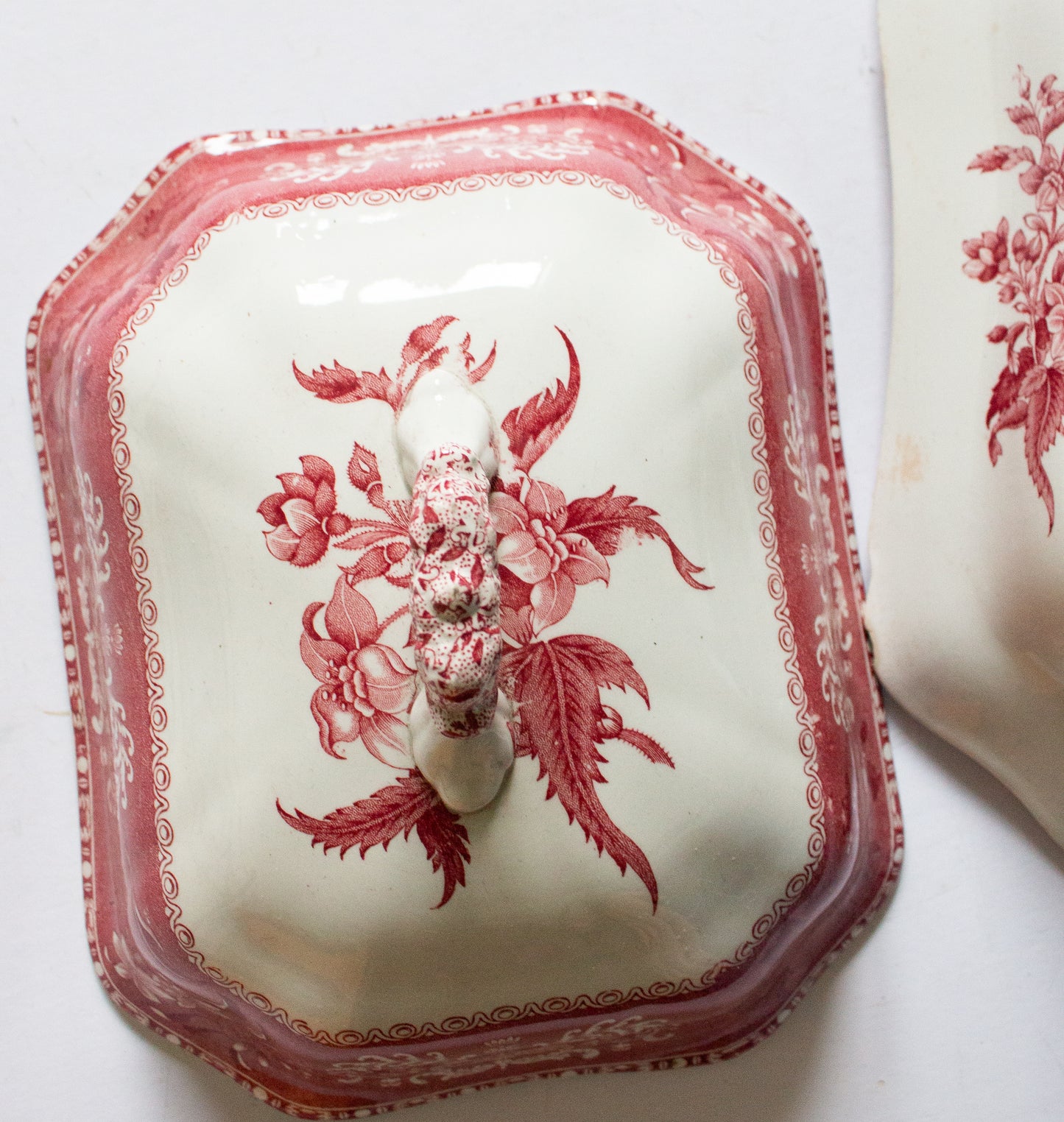 Copeland Spode 'Camilia' Red and White Transferware Lidded Tureen