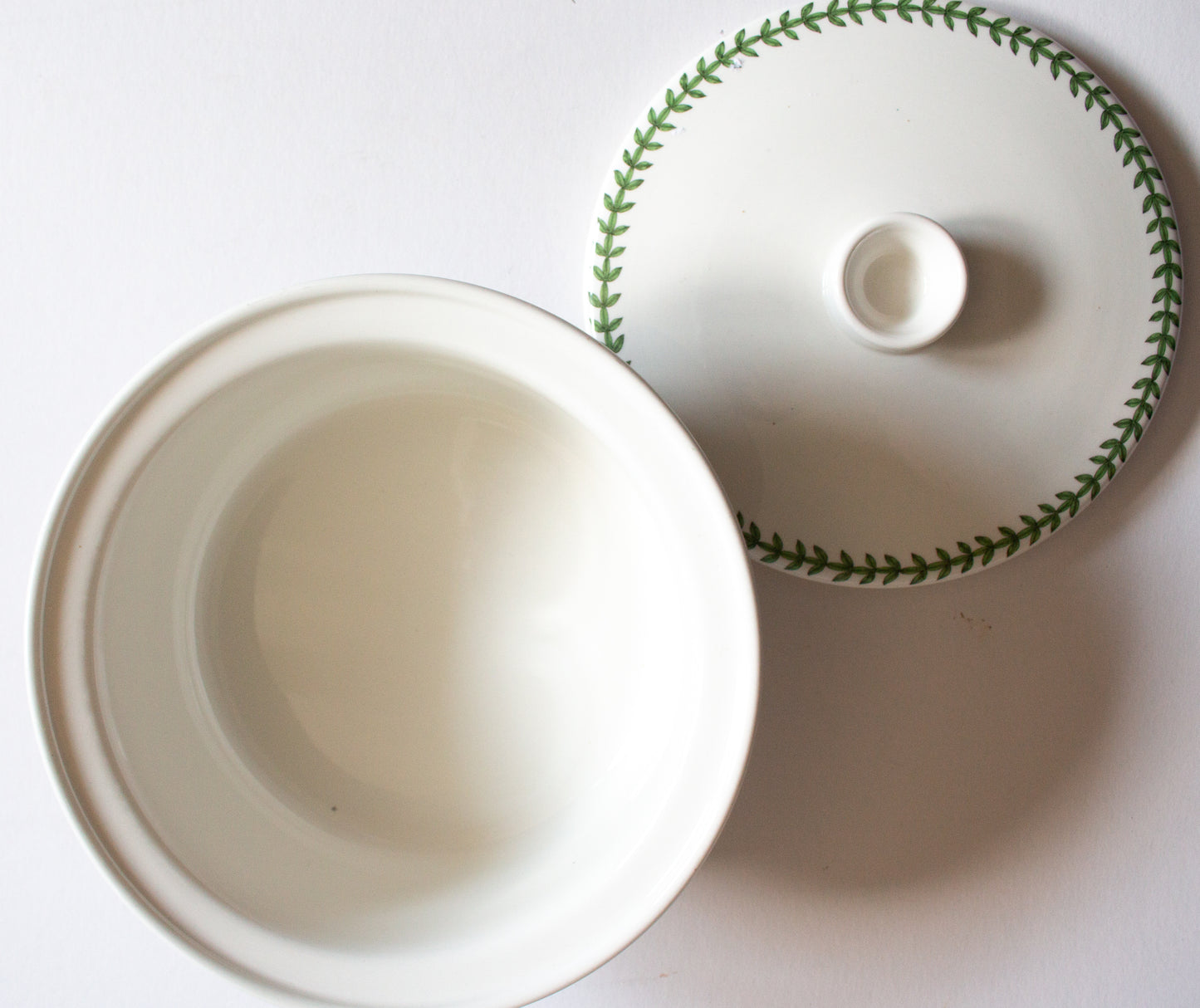 Portmeirion Botanic Garden 'Sweet Pea' Lidded Round Oven to Table Dish or Serving Dish