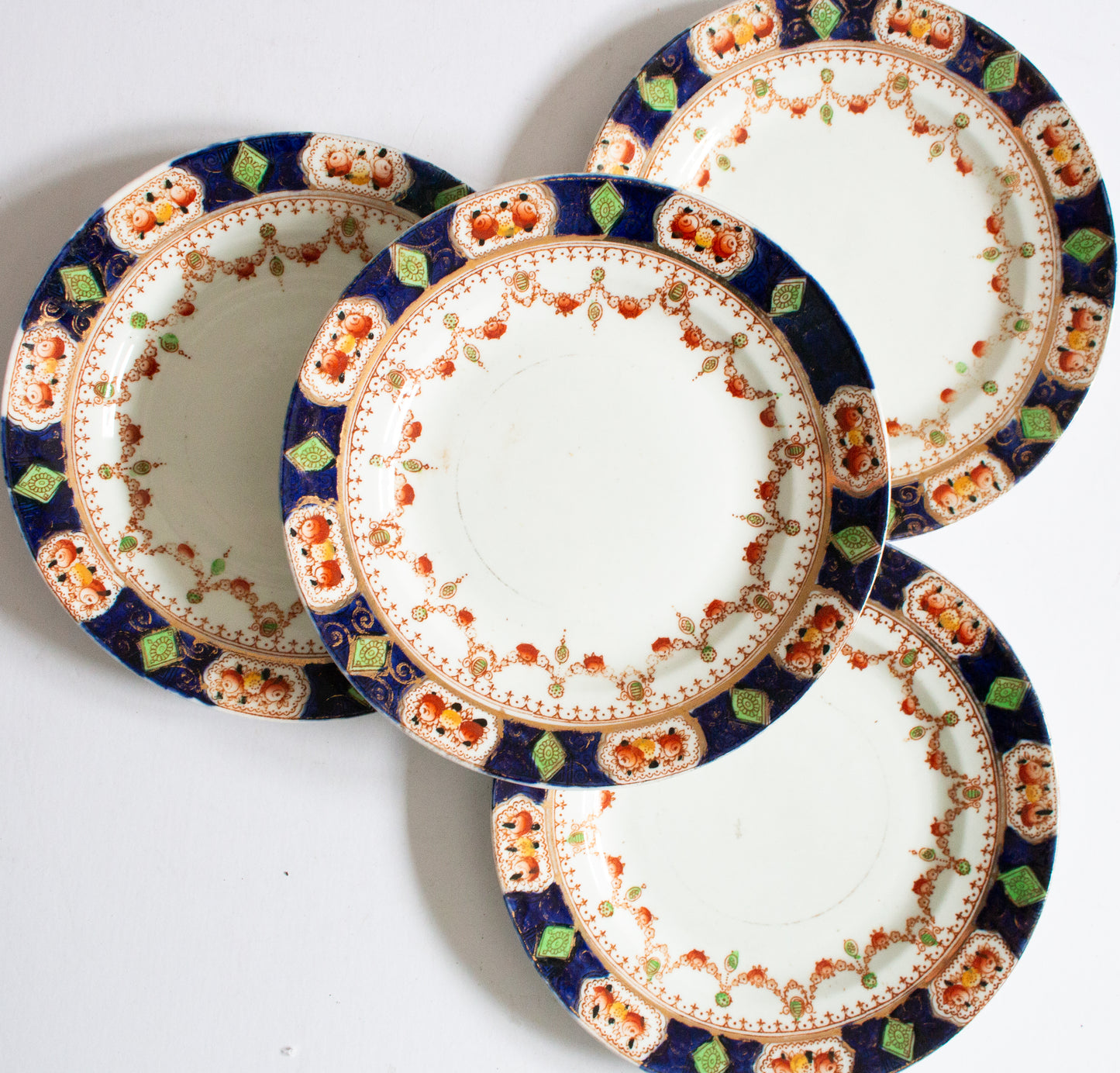 Salisbury 'Mona' Pattern Bone China 7" Side Plates with Gilt Detail (4)