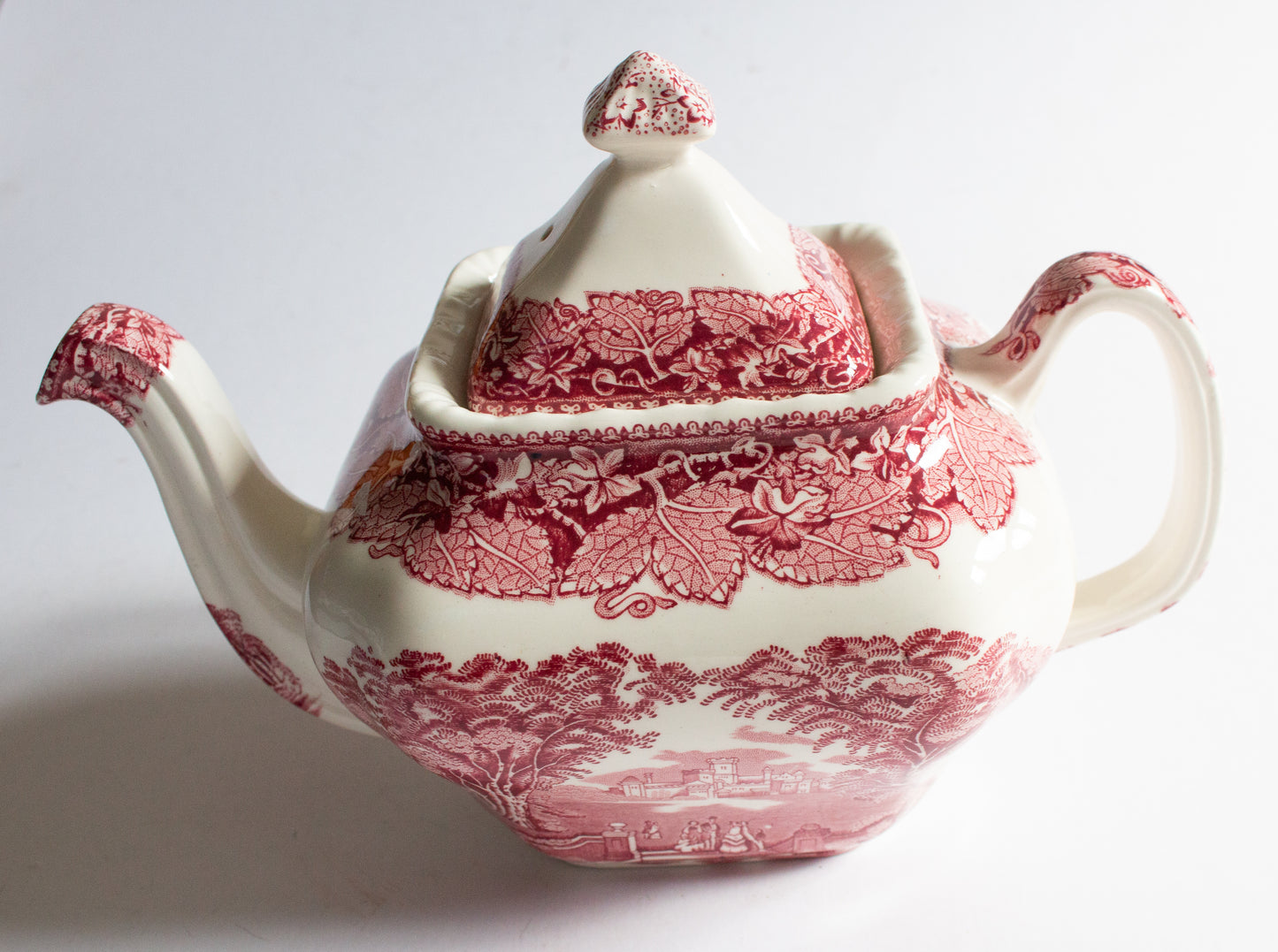 Mason's Ironstone 'Vista' Pattern Red and White Transferware 2 Pint Teapot