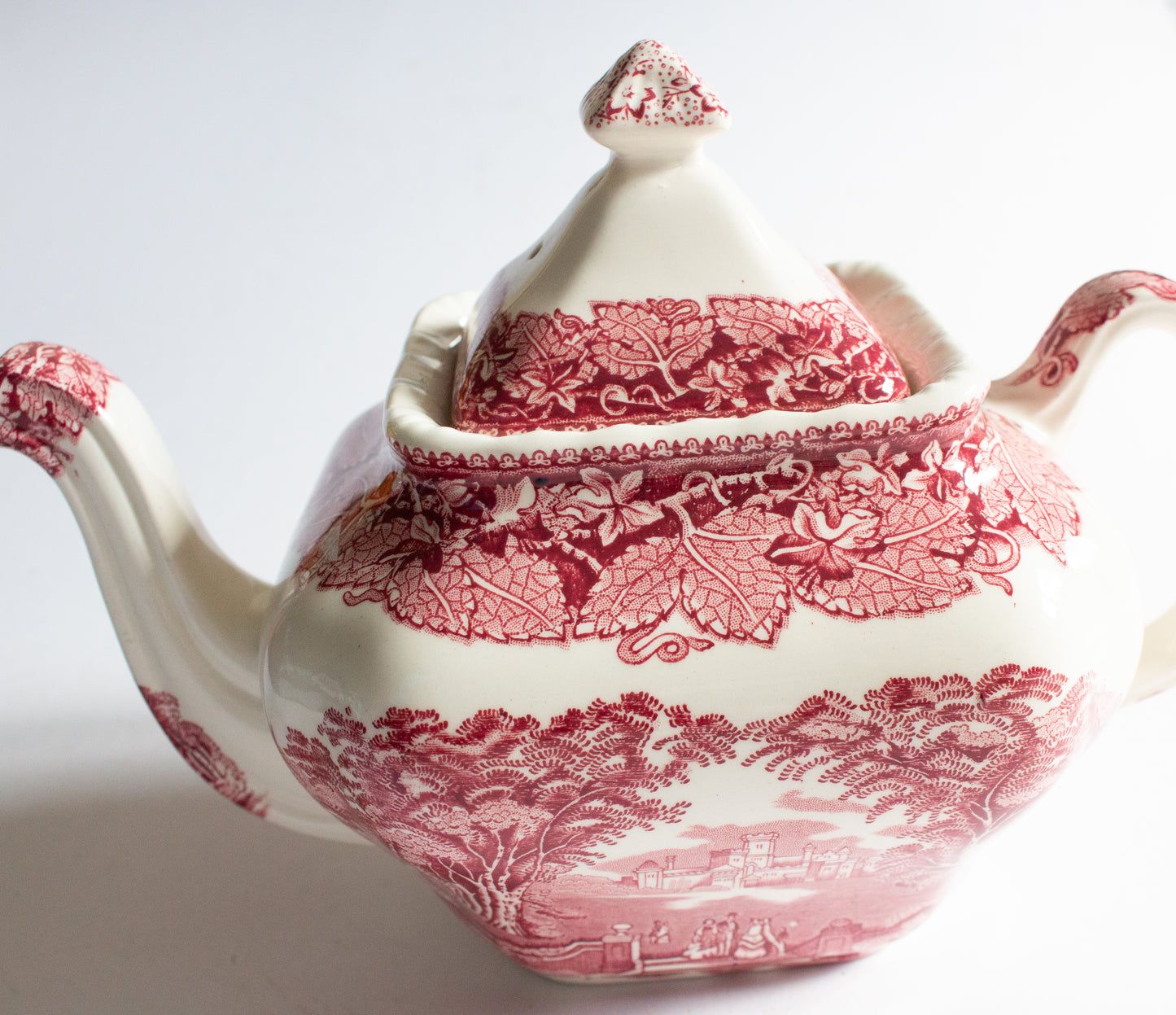 Mason's Ironstone 'Vista' Pattern Red and White Transferware 2 Pint Teapot