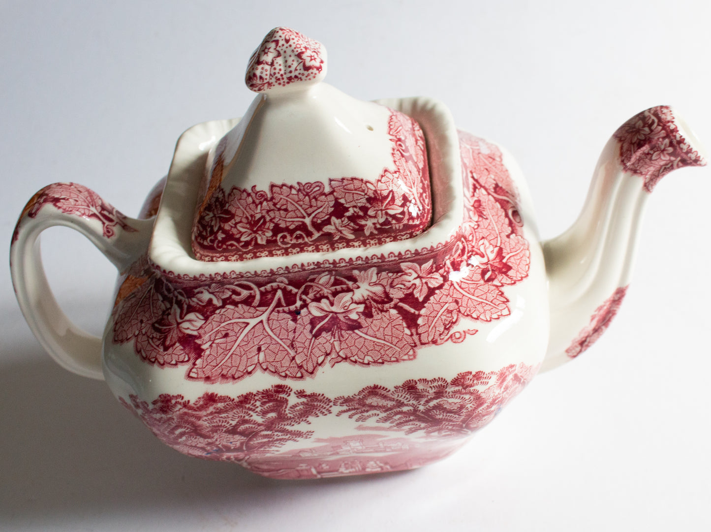 Mason's Ironstone 'Vista' Pattern Red and White Transferware 2 Pint Teapot