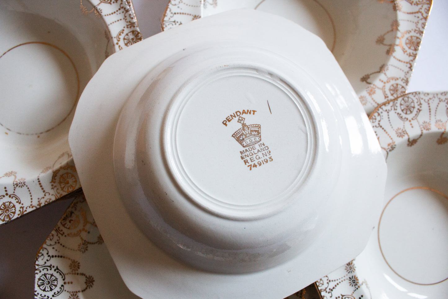 Vintage Cream and Gold 'Pendant' Pattern Rimmed Bowls (6)