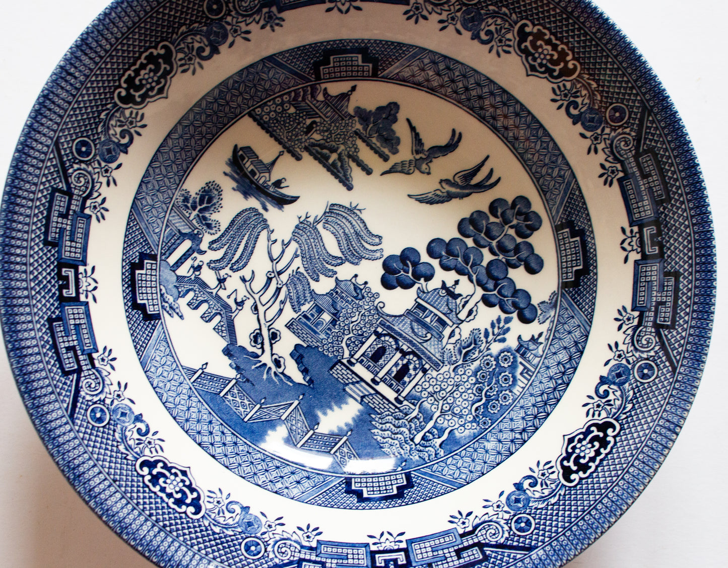 Churchill Fine Earthernware 'Blue Willow' Pattern Blue and White Transferware Serving Bowl