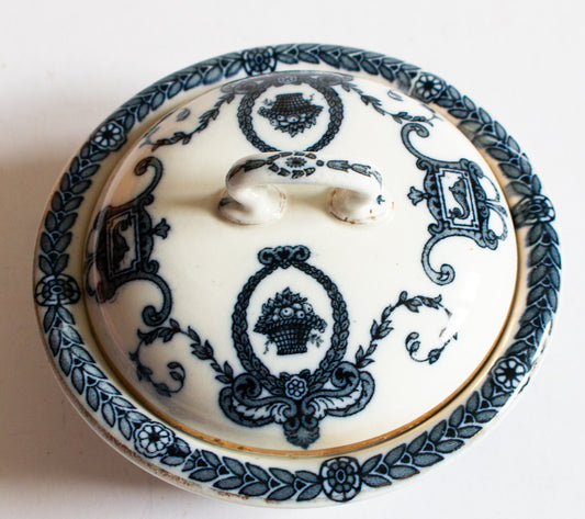 Bisto 'Charlotte' Pattern Blue and White Transferware Lidded Soap Dish