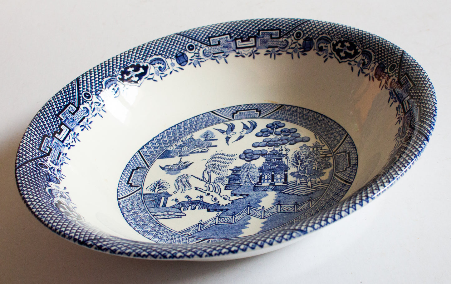 Barratt's Staffordshire 'Willow' Pattern Blue and White Transferware Serving Bowl