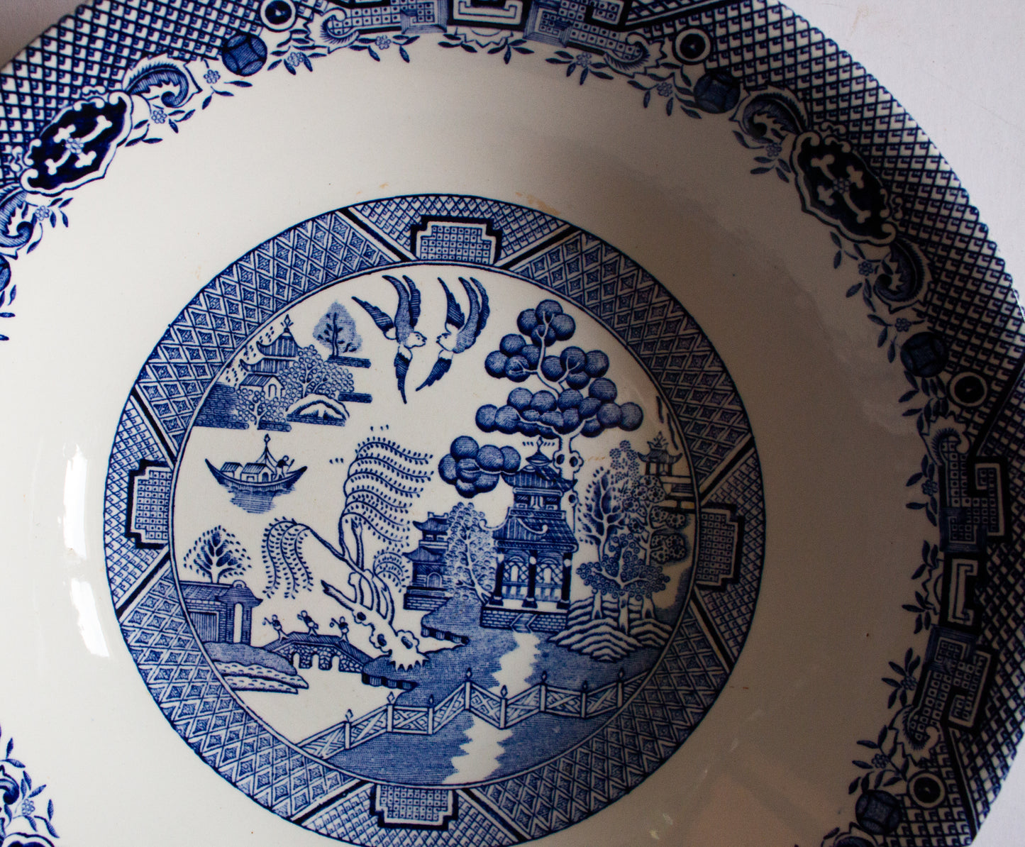 Barratt's Staffordshire 'Willow' Pattern Blue and White Transferware Serving Bowl