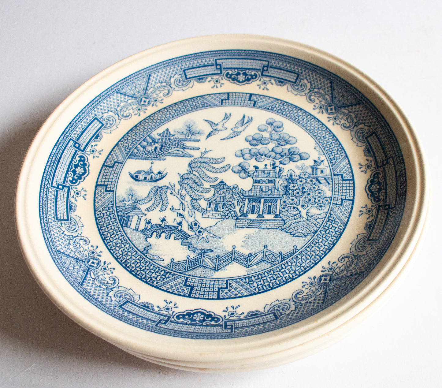 Staffordshire Tableware England Blue and Whit 'Willow' Pattern 9" Transferware Plates (4)