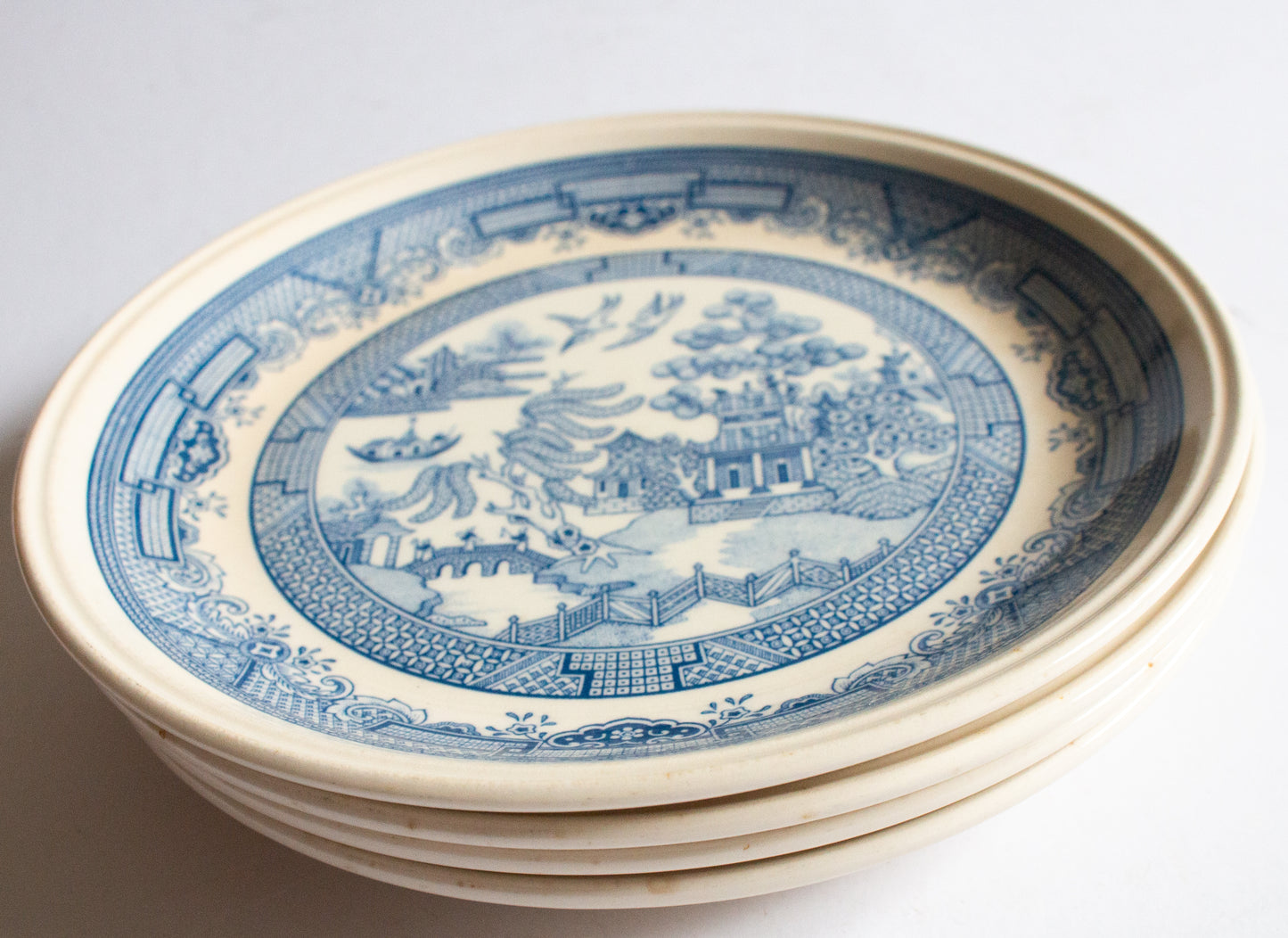 Staffordshire Tableware England Blue and Whit 'Willow' Pattern 9" Transferware Plates (4)