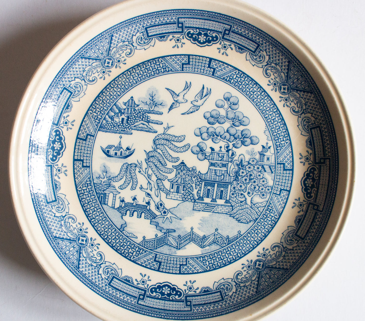 Staffordshire Tableware England Blue and Whit 'Willow' Pattern 9" Transferware Plates (4)