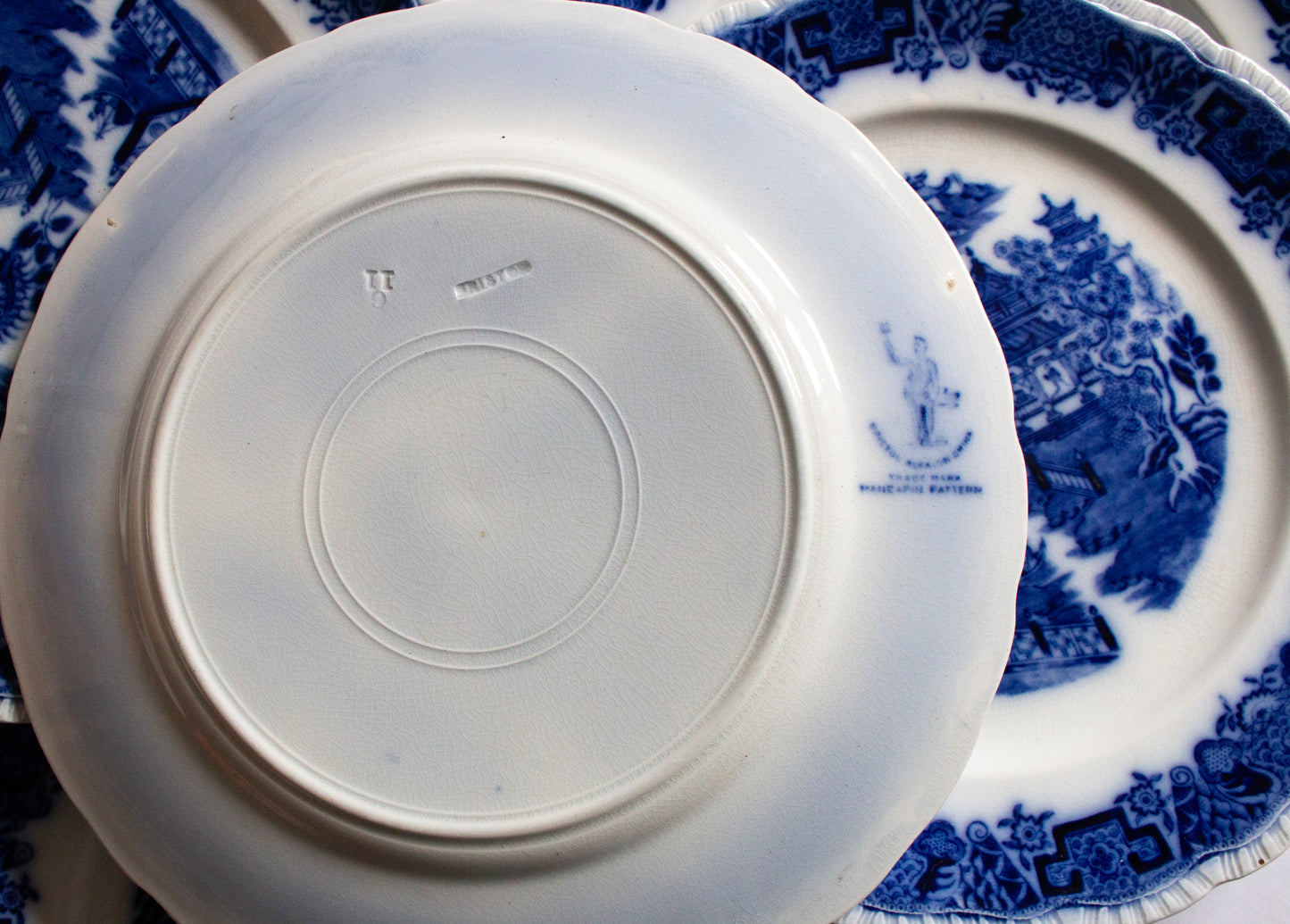 Bristol Alkalon China 'Mandarin Pattern' 9.25" Flow Blue Coupe Plates (6)