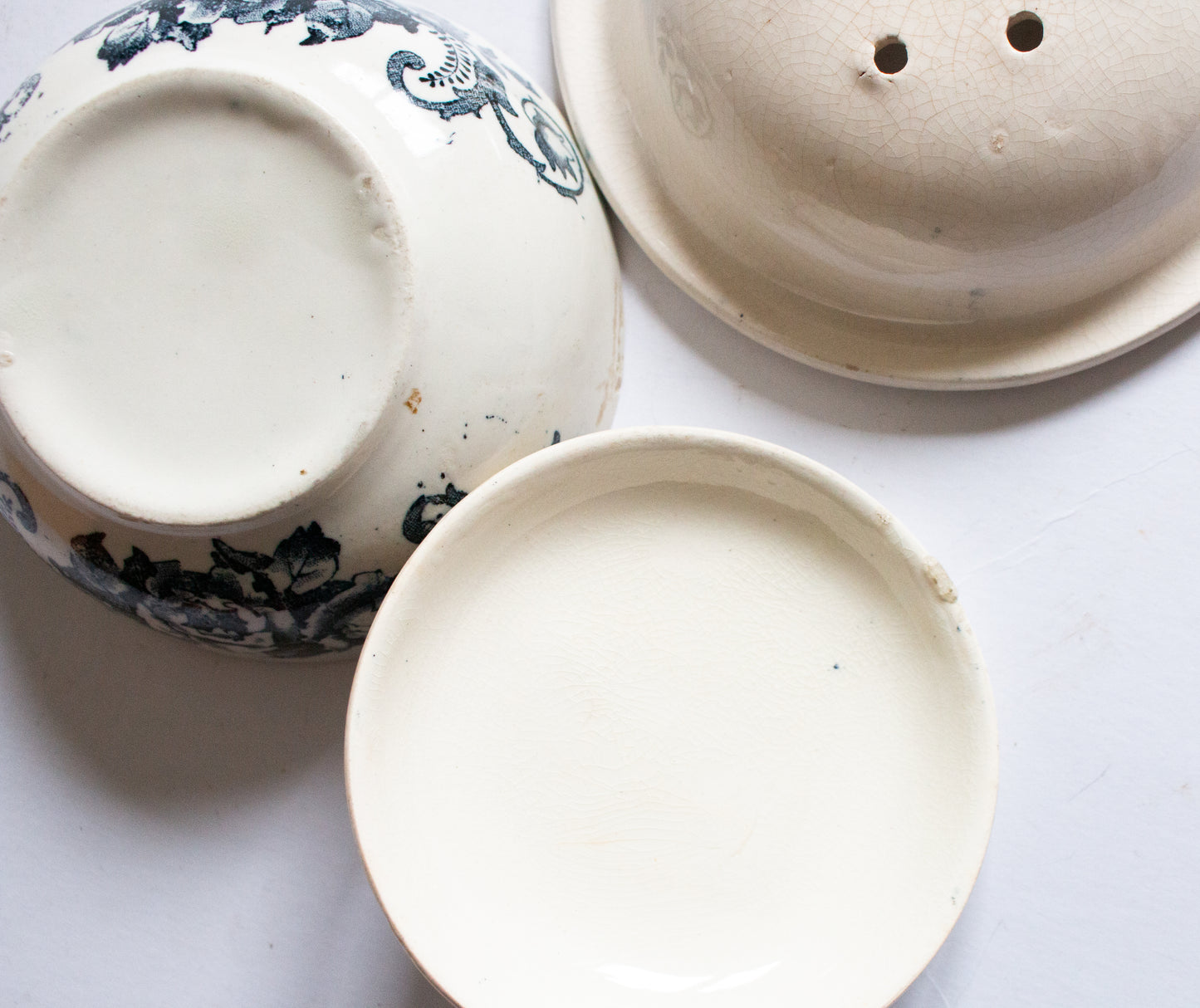 Antique Blue and White Transferware Lidded Soap Dish