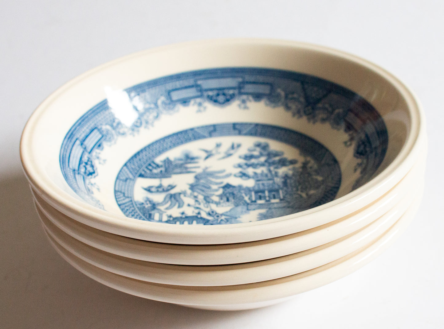 Staffordshire Tableware England Blue and White 'Willow' Pattern Cereal Bowls (4)