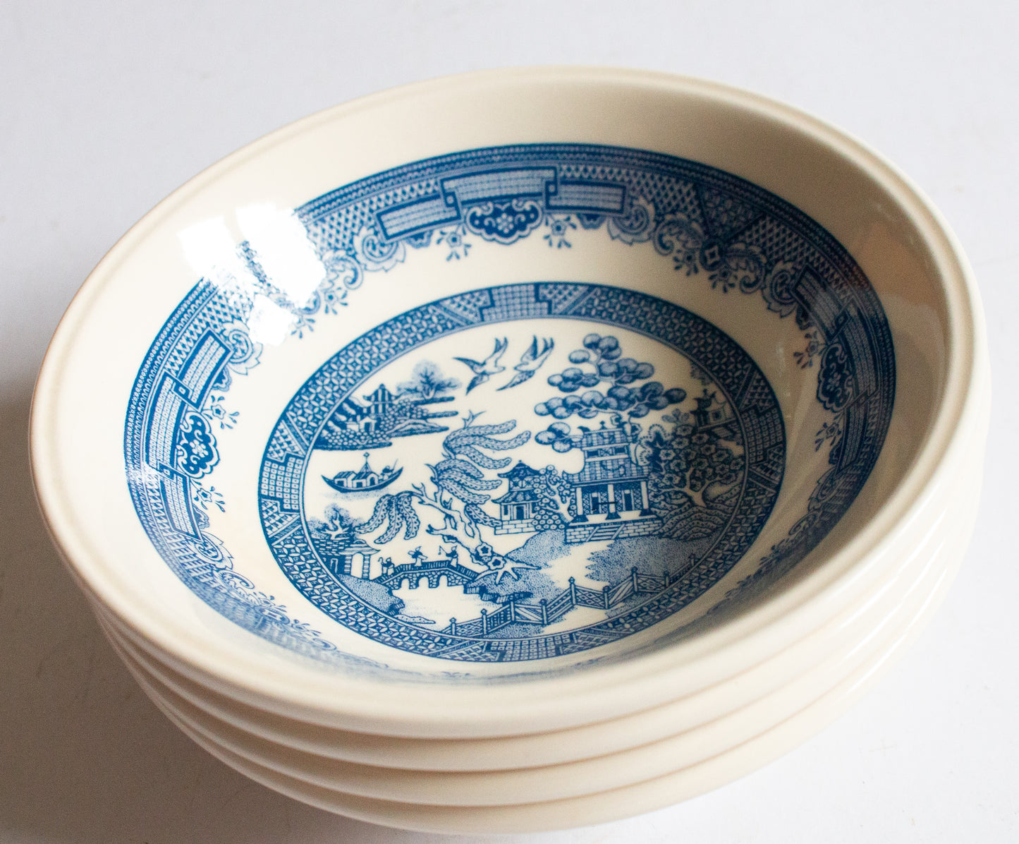 Staffordshire Tableware England Blue and White 'Willow' Pattern Cereal Bowls (4)