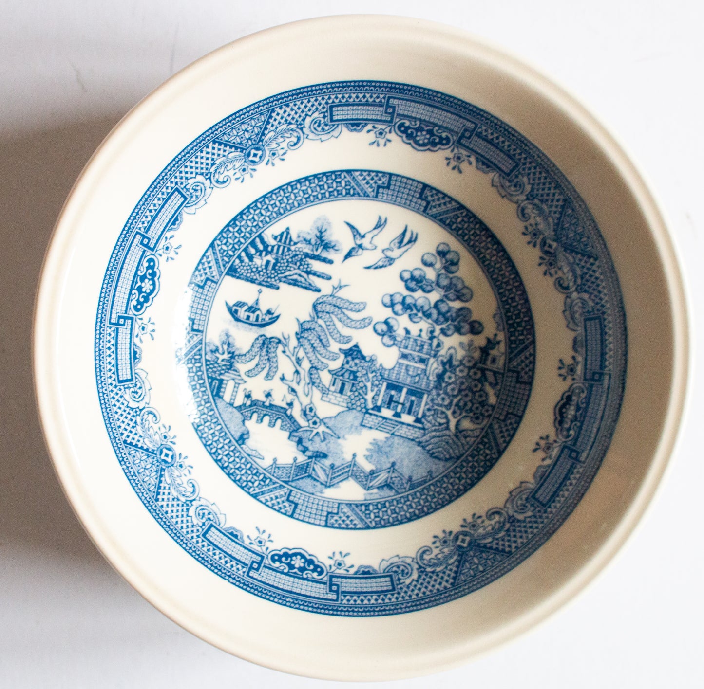 Staffordshire Tableware England Blue and White 'Willow' Pattern Cereal Bowls (4)