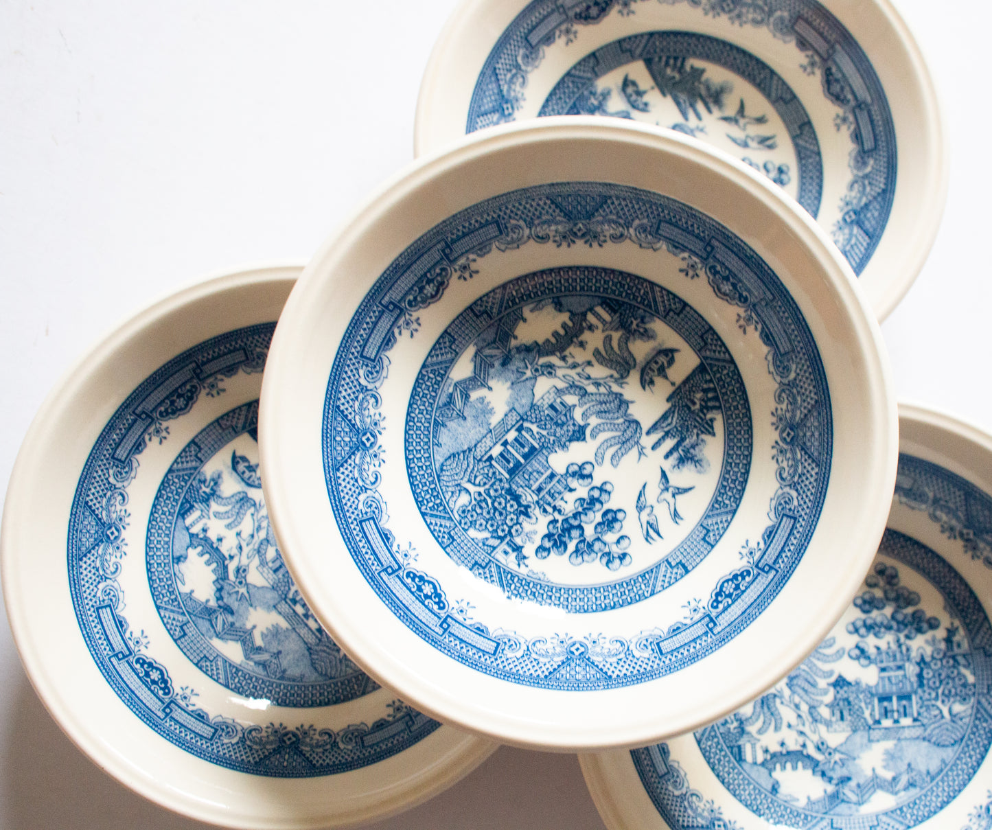 Staffordshire Tableware England Blue and White 'Willow' Pattern Cereal Bowls (4)