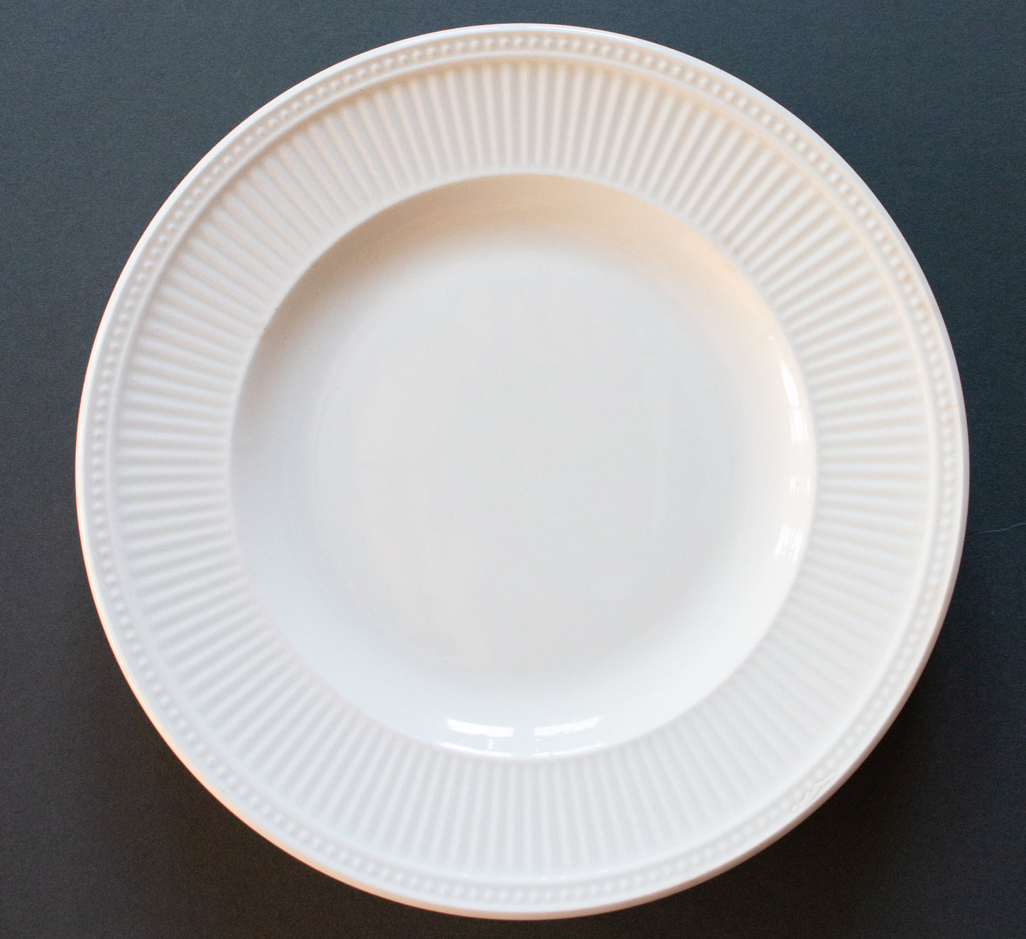 Wedgwood 'Windsor' Pattern Cream 8.24" Plates (4)