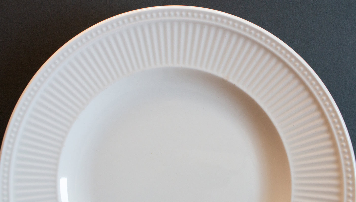 Wedgwood 'Windsor' Pattern Cream 8.24" Plates (4)