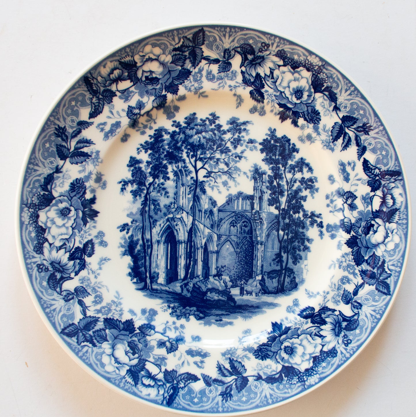 Wedwood Queen's Ware Blue and White Collection 'Gothic Ruins' 9" Plate