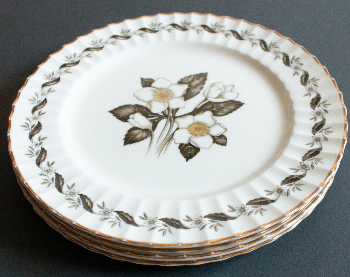 Royal Worcester Bone China 'Engadine' Pattern 10.5" Dinner Plates (4)