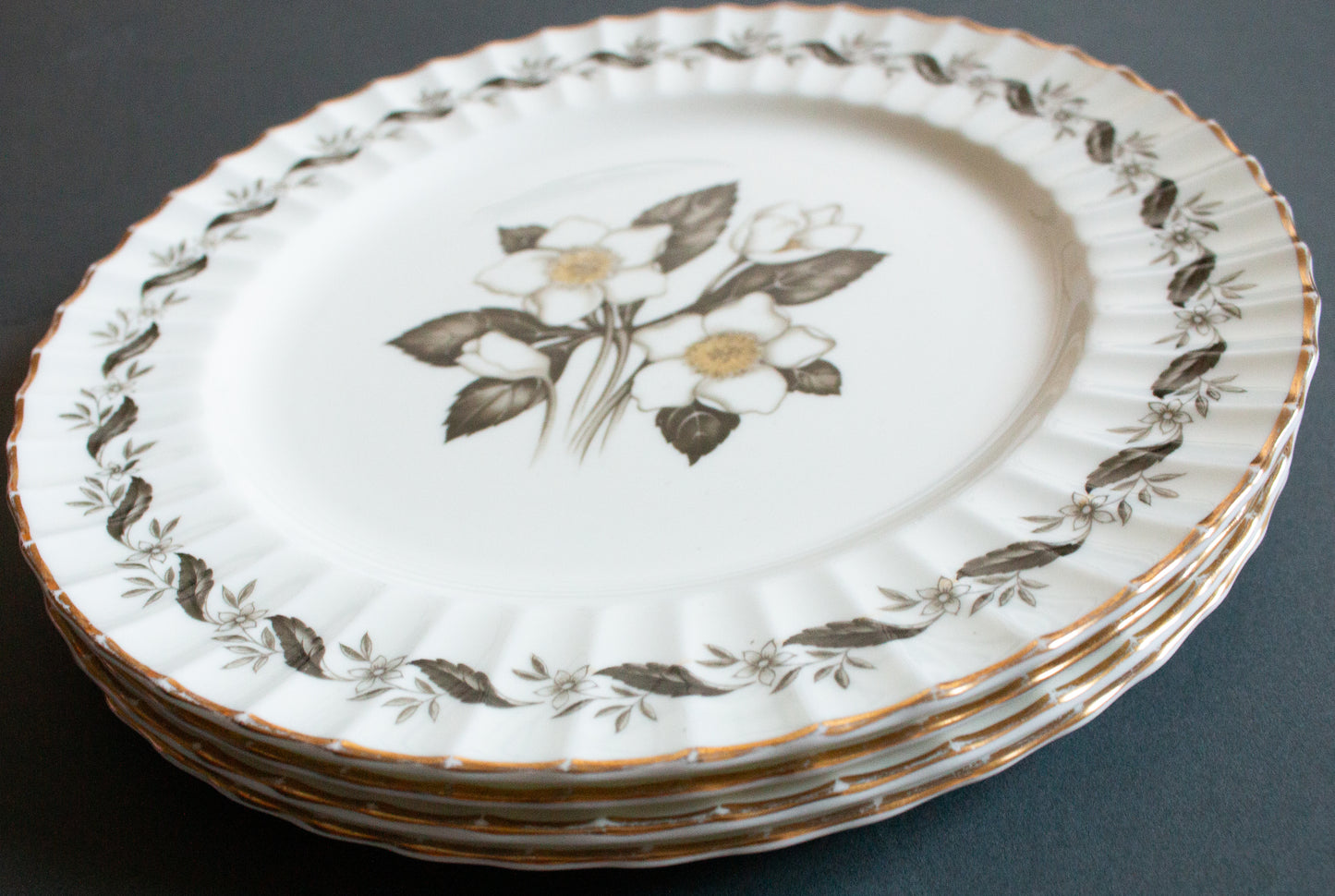 Royal Worcester Bone China 'Engadine' Pattern 10.5" Dinner Plates (4)