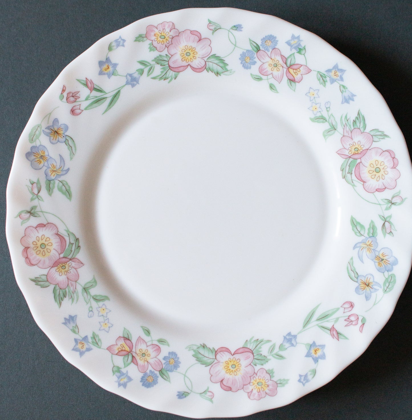 Arcopal France White Floral  11" Dinner Plates (4)