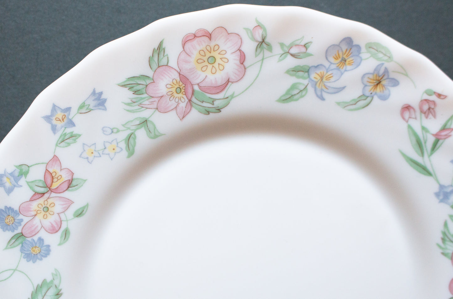 Arcopal France White Floral  11" Dinner Plates (4)