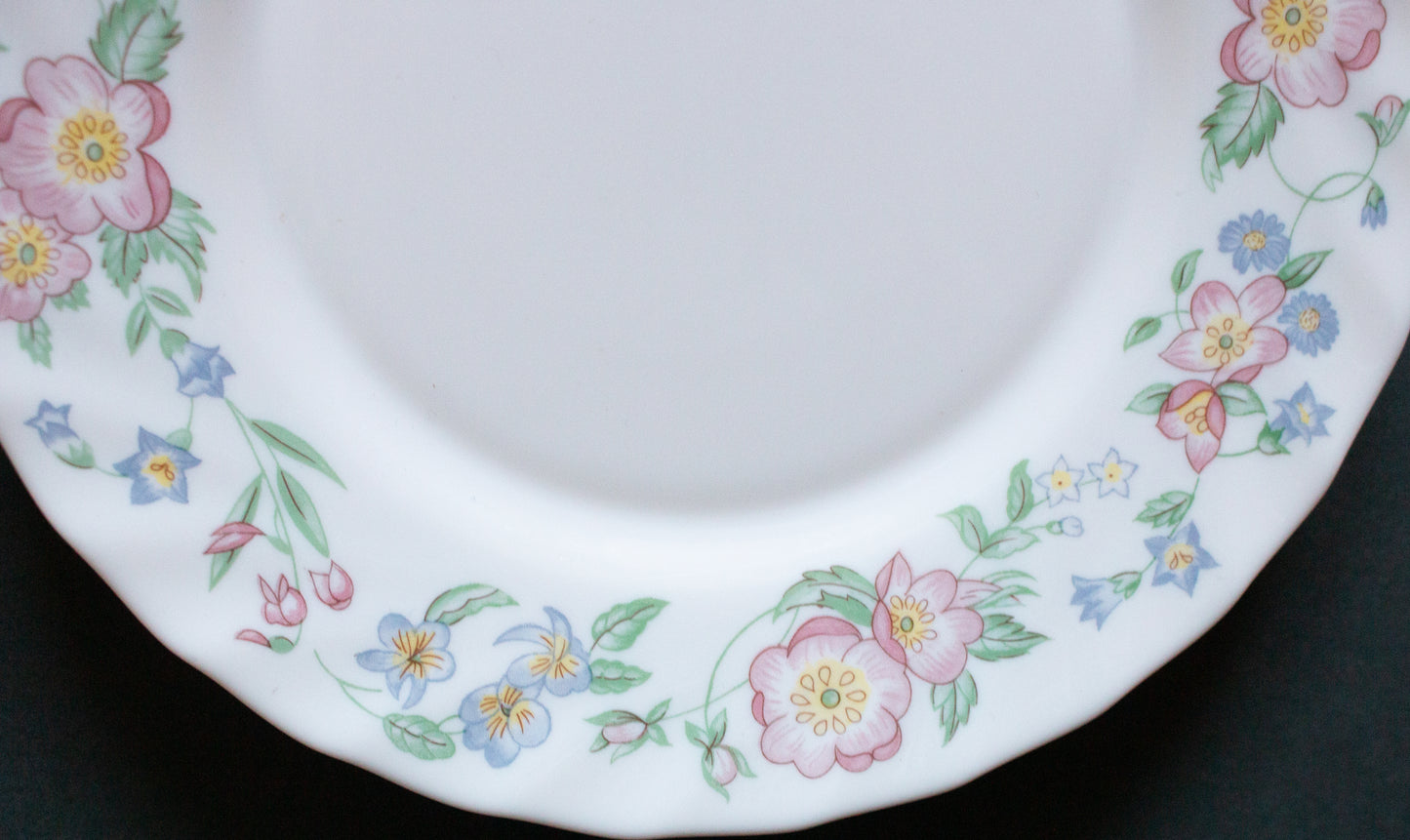 Arcopal France White Floral  11" Dinner Plates (4)