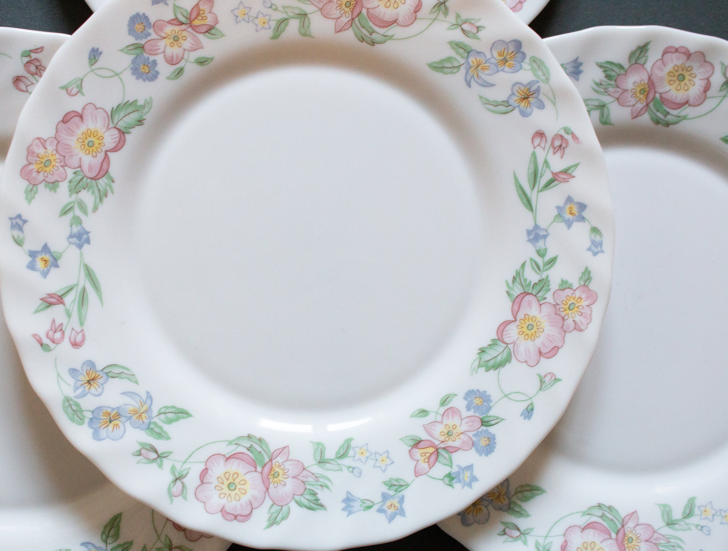 Arcopal France White Floral  11" Dinner Plates (4)