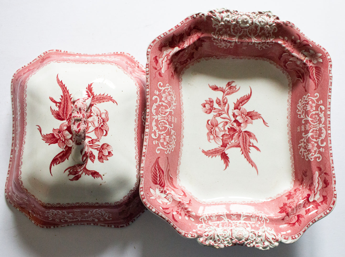 Copeland Spode 'Camilia' Red and White Transferware Lidded Tureen