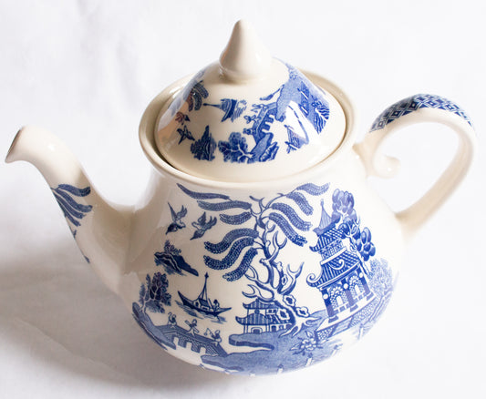 Large Vintage 'Willow' Pattern Blue and White Transferware Teapot