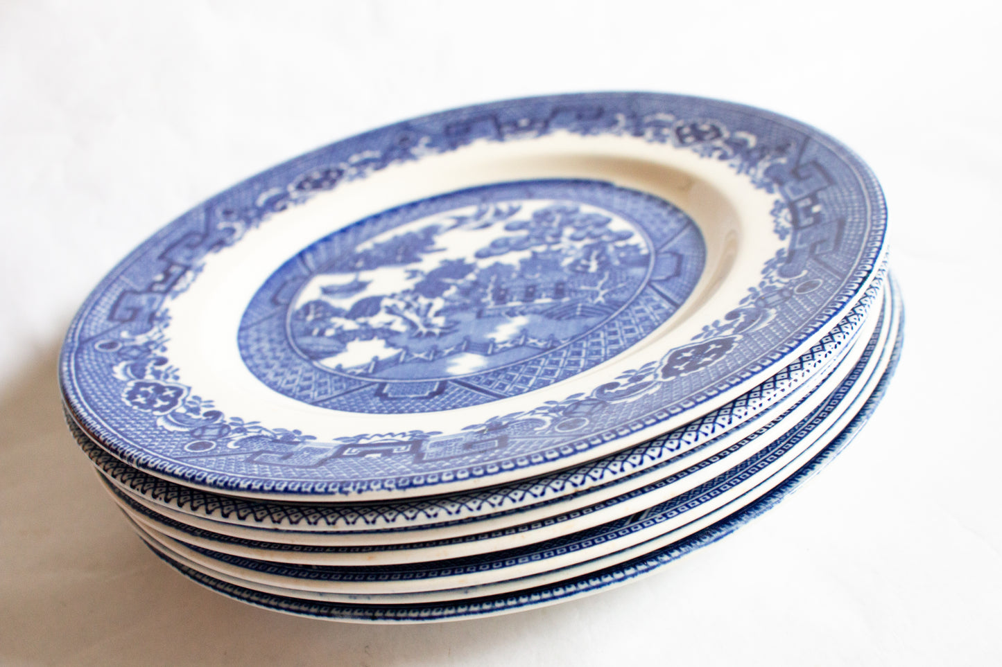 Vintage Mismatched Blue and White Transferware 'Old Willow Pattern' 8" Plates (7)