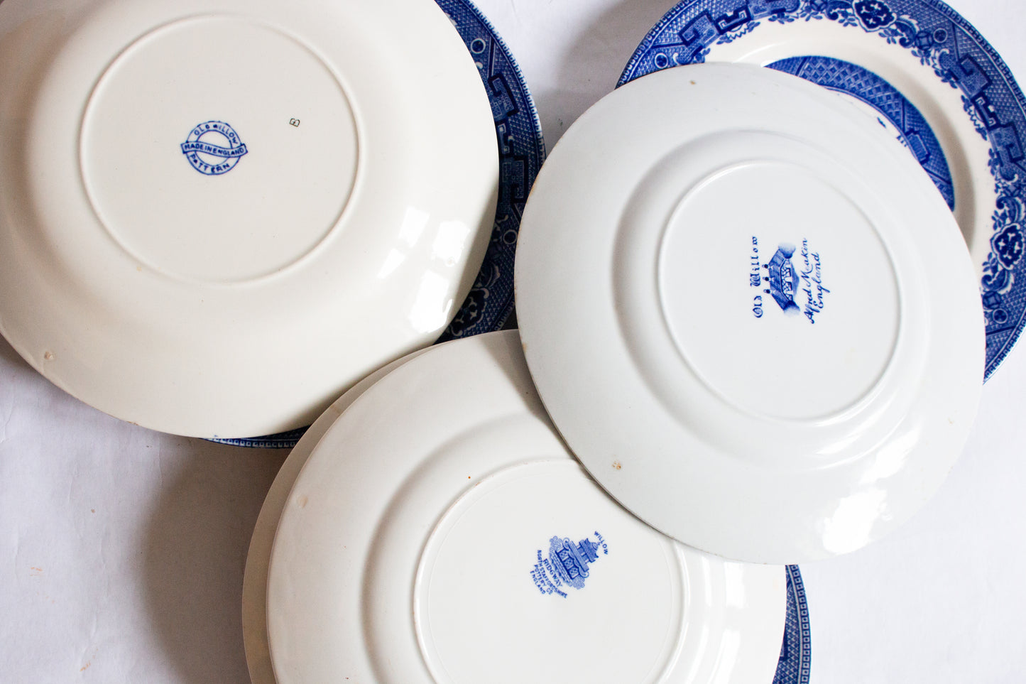 Vintage Mismatched Blue and White Transferware 'Old Willow Pattern' 8" Plates (7)