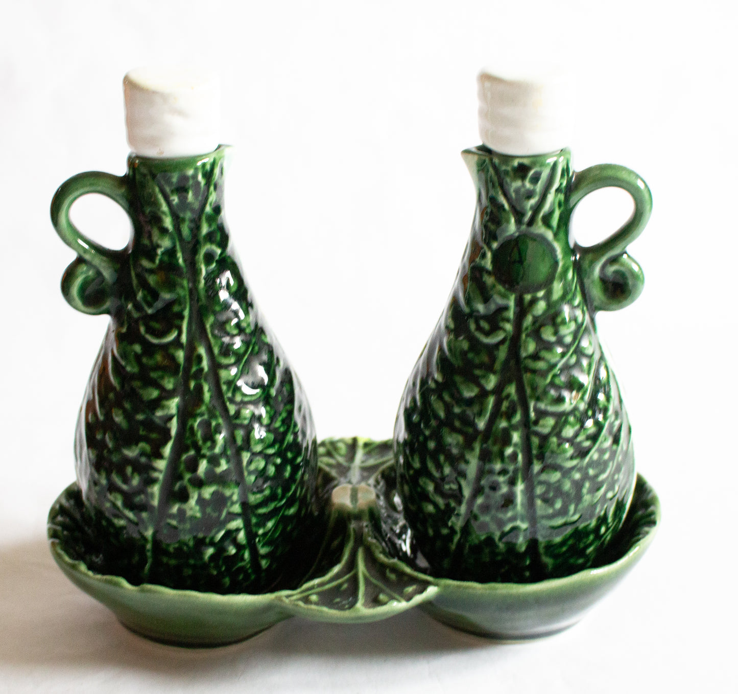 Green Majolica Leaf Oil and Vinegar Set