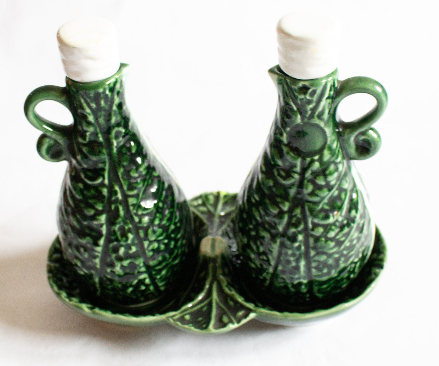 Green Majolica Leaf Oil and Vinegar Set