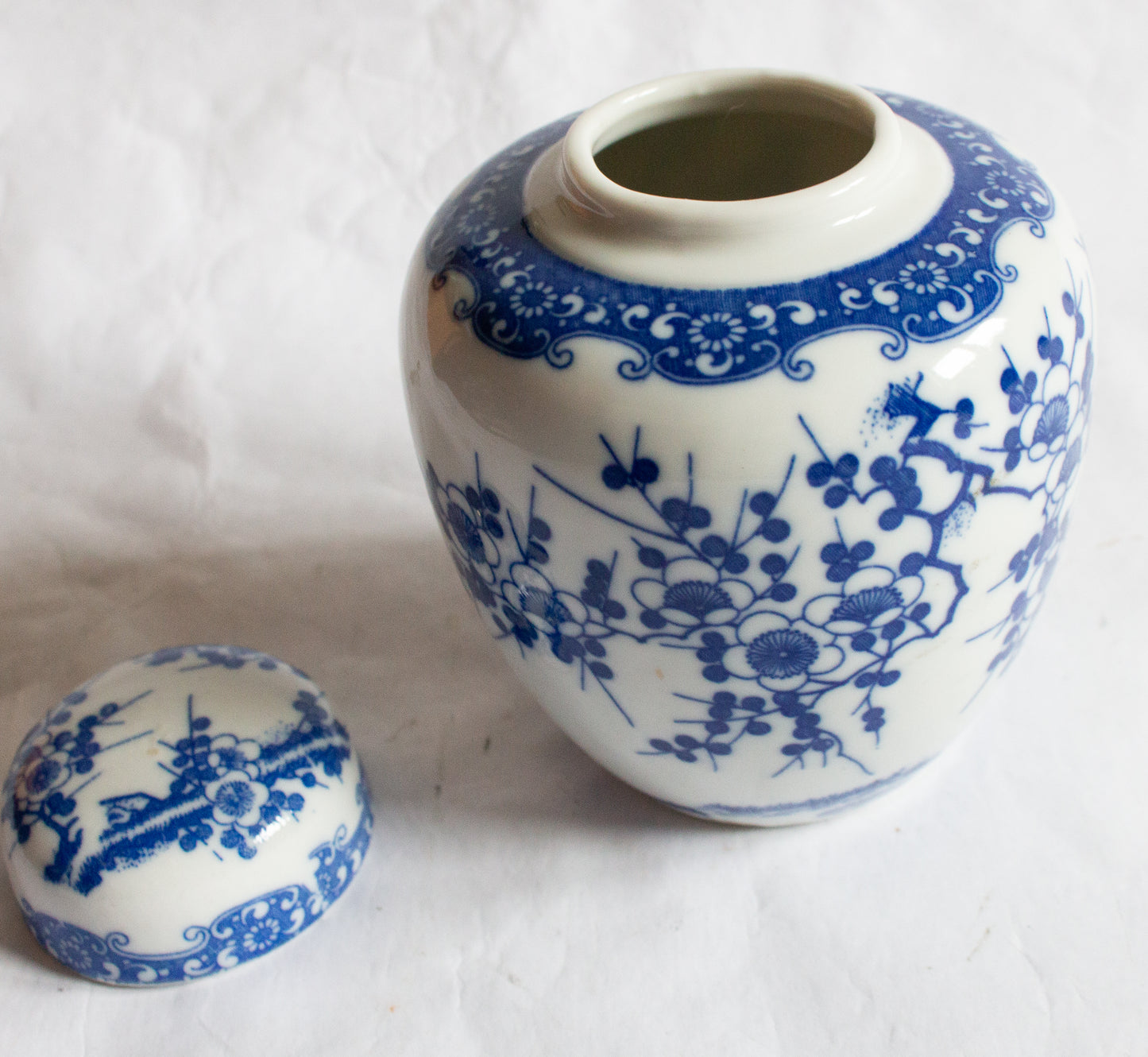 Vintage Blue and White Pattern Small Lidded Ginger Jar