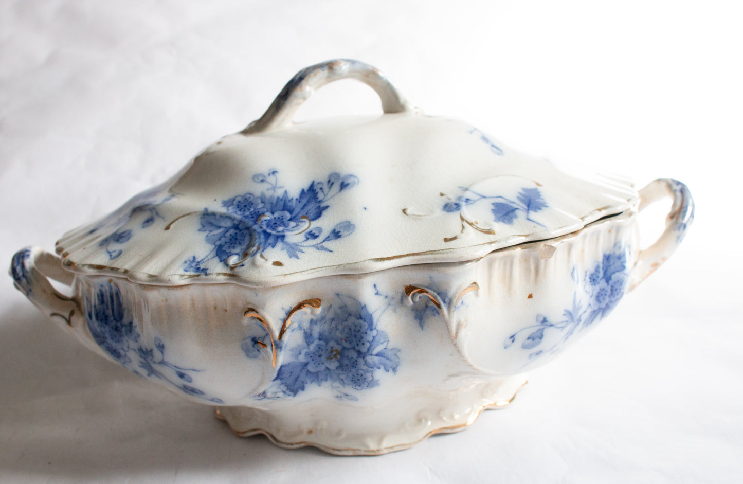 Middleport Pottery 'May' Pattern Flow Blue and White Transferware Lidded Tureen