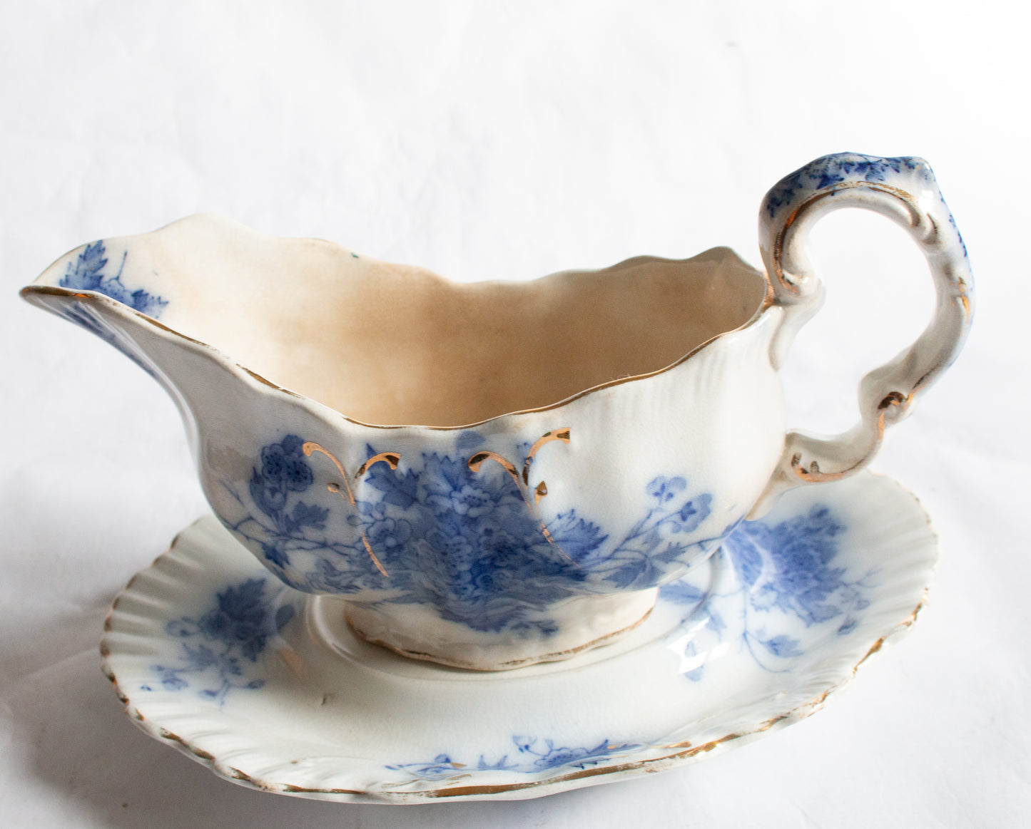 Middleport Pottery 'May' Pattern Flow Blue and White Transferware Gravy Boat and Stand