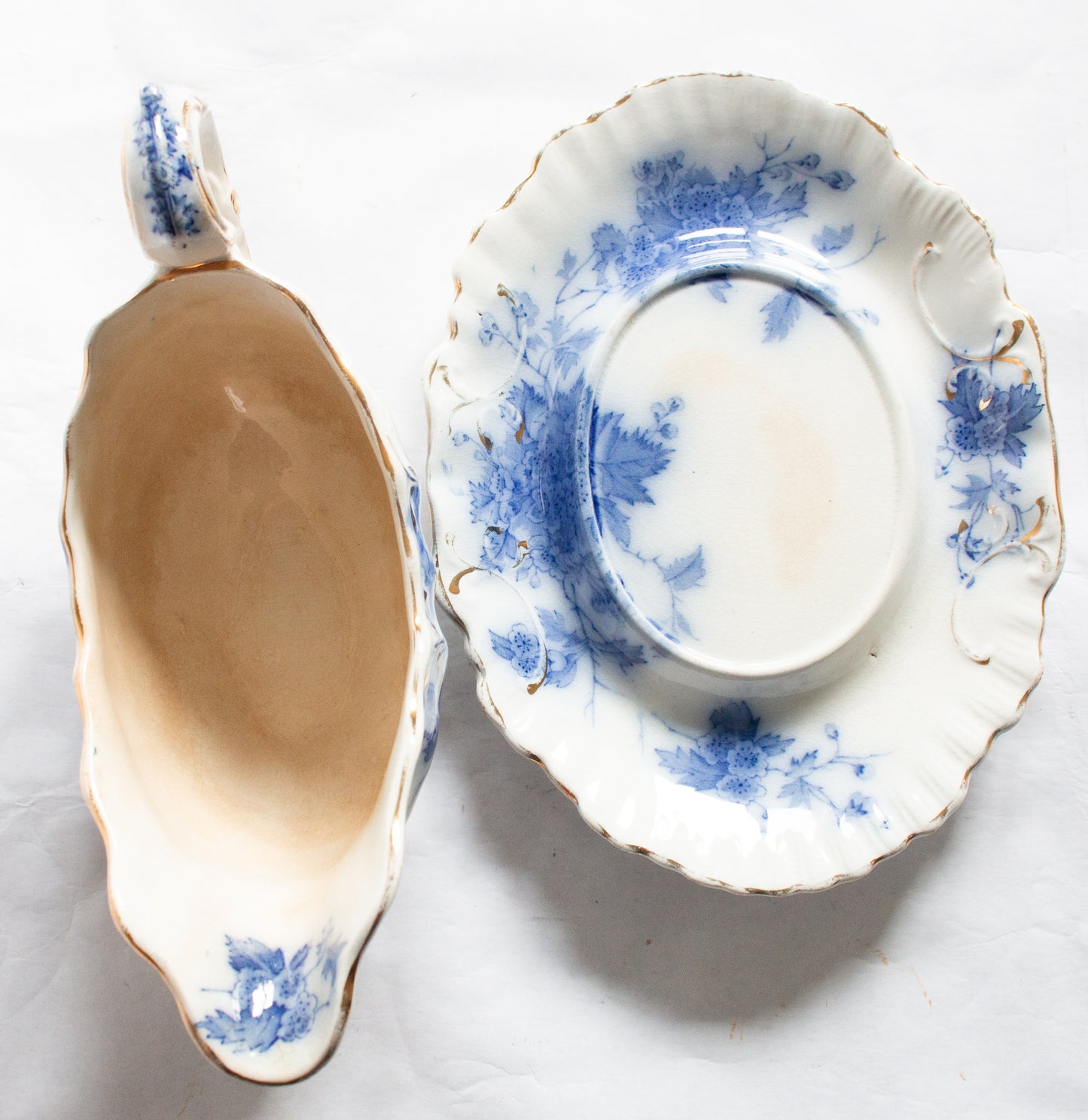 Middleport Pottery 'May' Pattern Flow Blue and White Transferware Gravy Boat and Stand