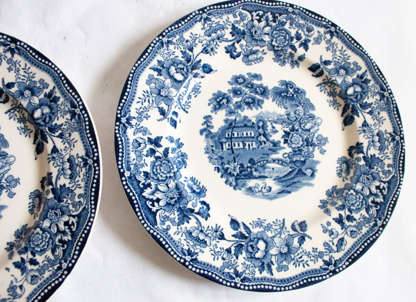 Alfred Meakin 'Tonquin' Pattern Blue and White Transferware 8" Plates (2)