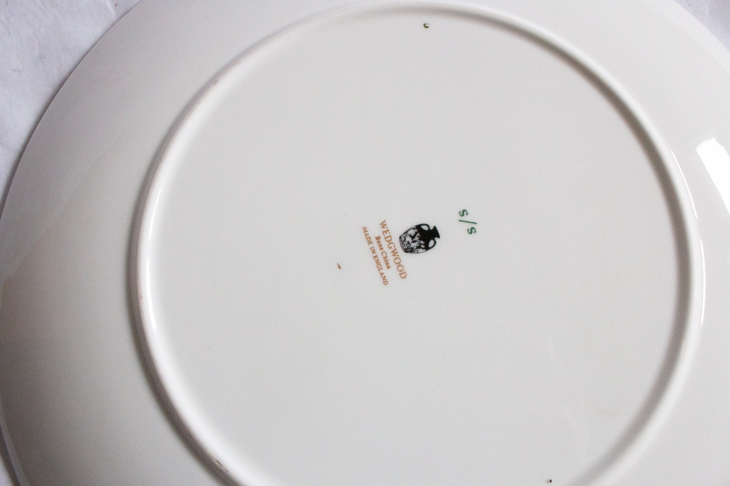 Wedgwood 'Charnwood' Pattern 9.5" Plate