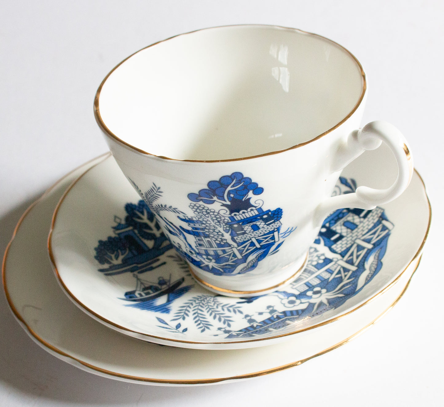 Royal Stuart Fine Bone China 'Willow' Pattern Blue and White Transferware Teacup Trio