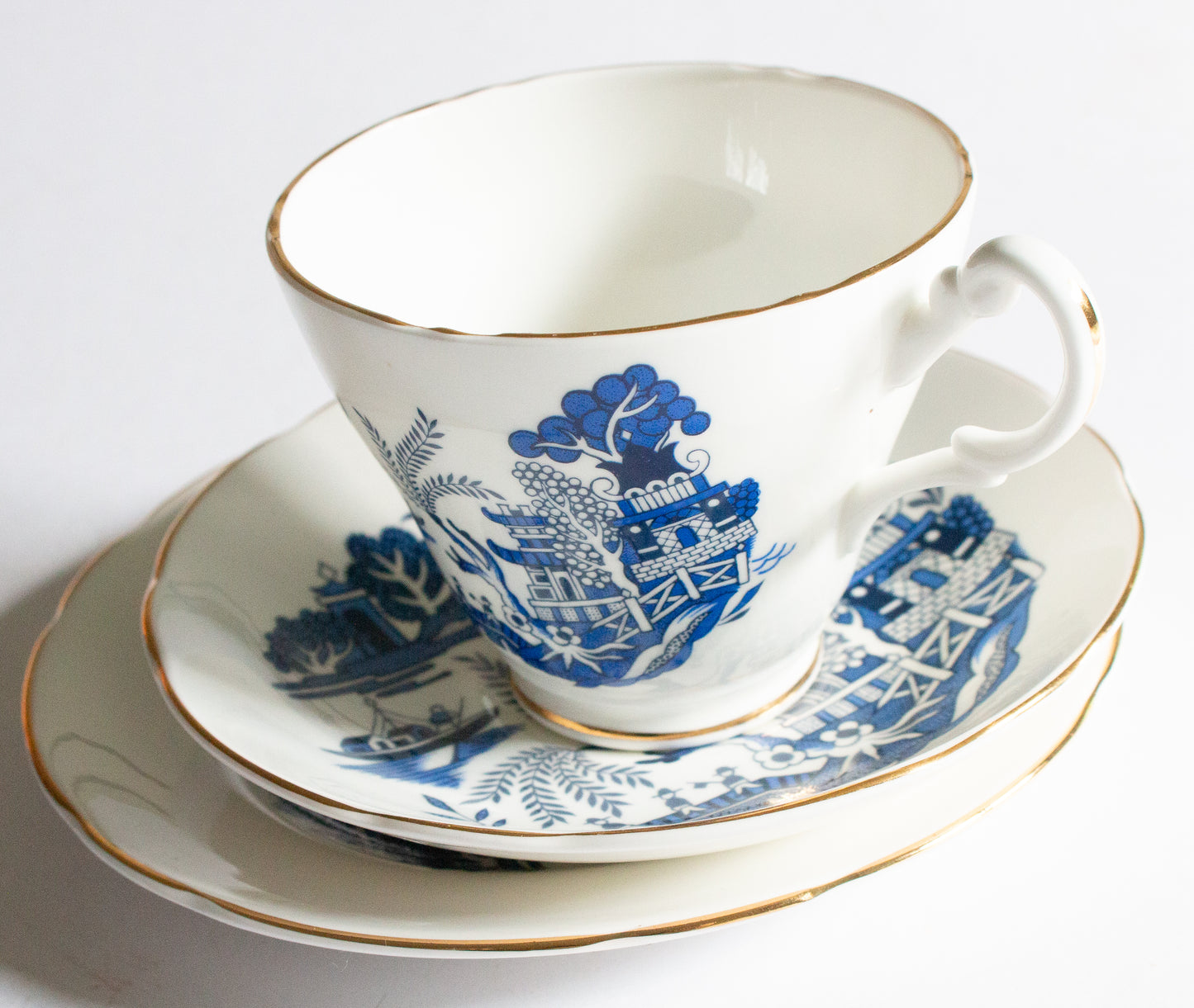 Royal Stuart Fine Bone China 'Willow' Pattern Blue and White Transferware Teacup Trio