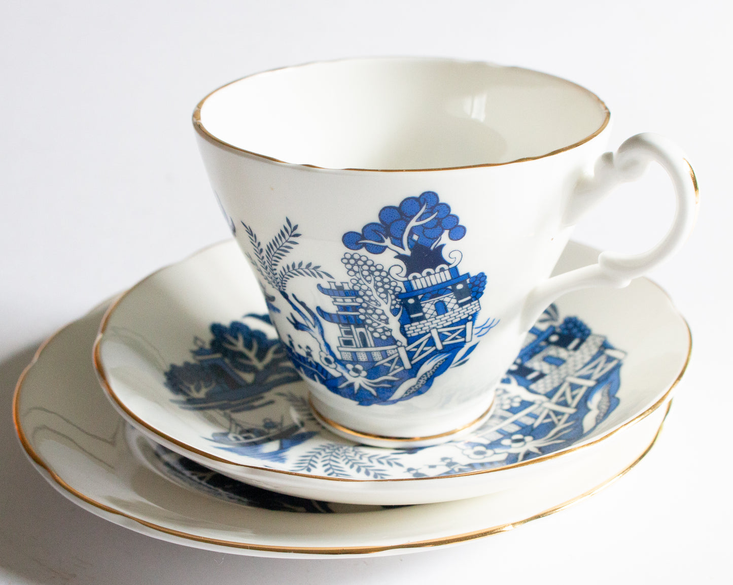 Royal Stuart Fine Bone China 'Willow' Pattern Blue and White Transferware Teacup Trio