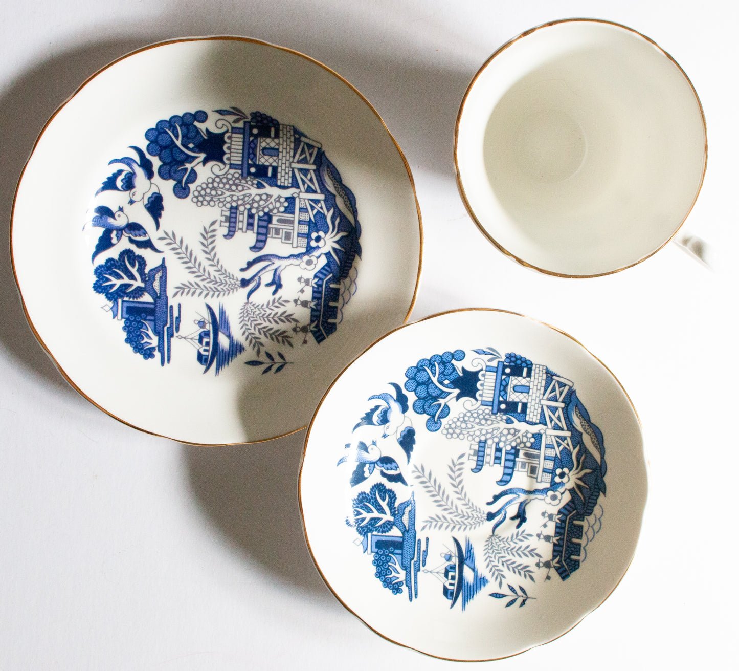 Royal Stuart Fine Bone China 'Willow' Pattern Blue and White Transferware Teacup Trio